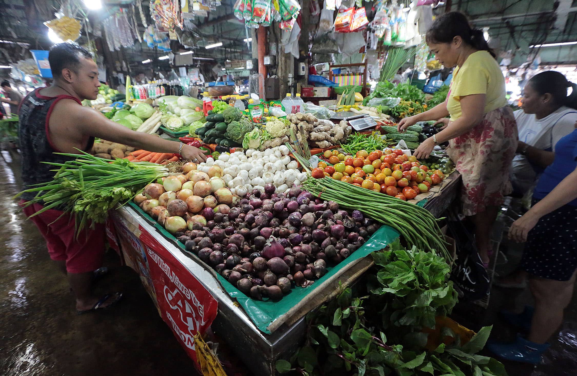 Philippines' 2026 Inflation Outlook Eases Amid Core Price Surge