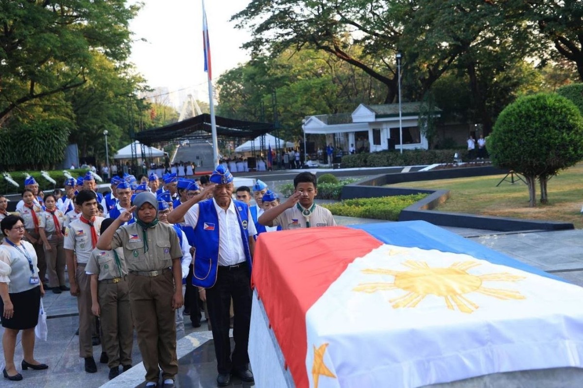Army Leads 84th Veterans Week with Dawn Tribute at Heroes Cemetery