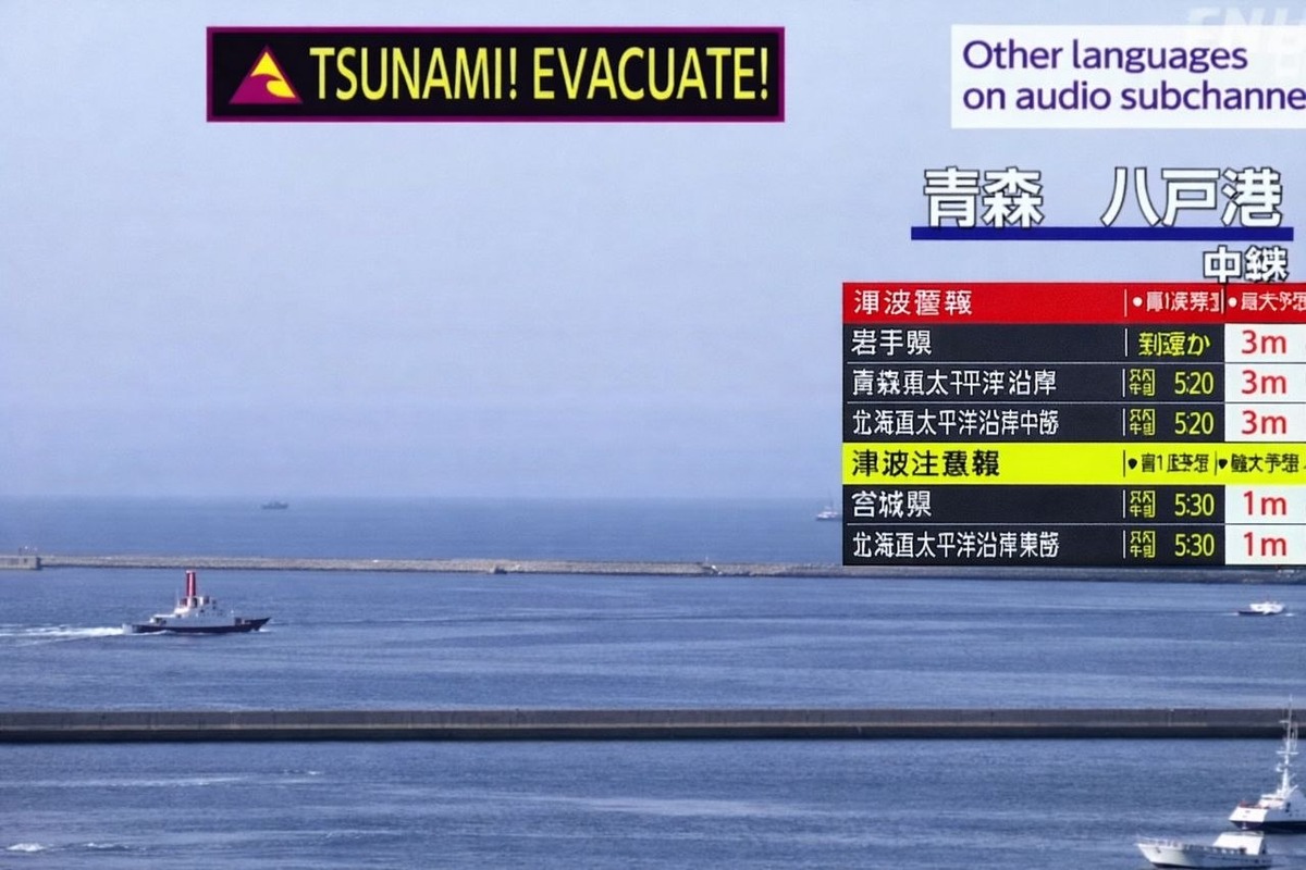 Massive 7.7 Quake Forces Japan to Evacuate Over 170,000 People