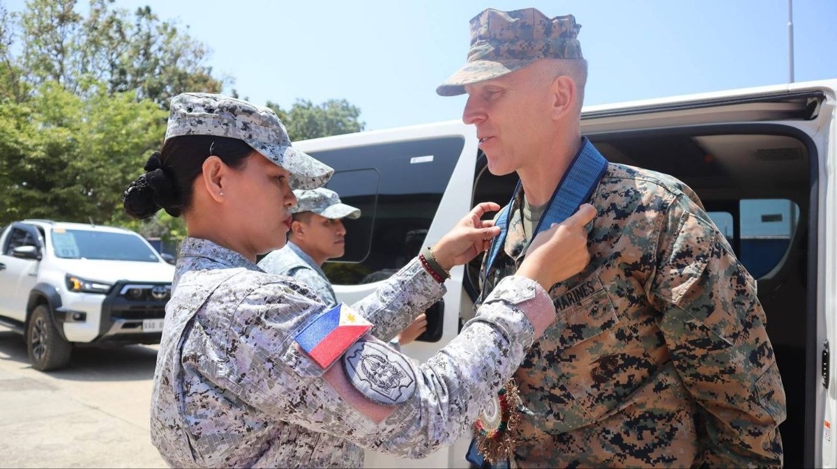 Top US Marine Commander Meets Filipino Military Leaders at WESCOM