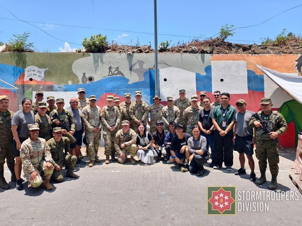 Filipino-American Soldiers Paint Community Murals in Leyte
