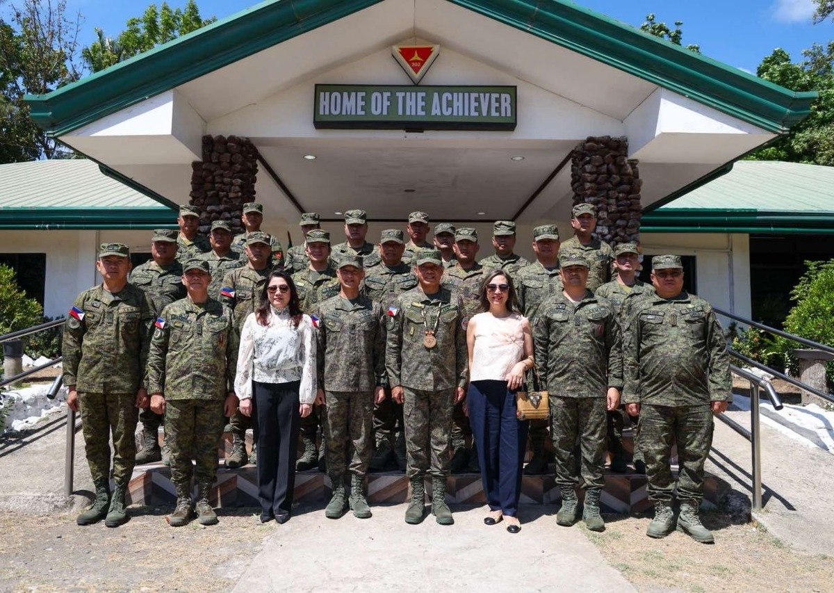Tanjay: AFP Chief Honors 302nd Infantry Brigade at 52nd