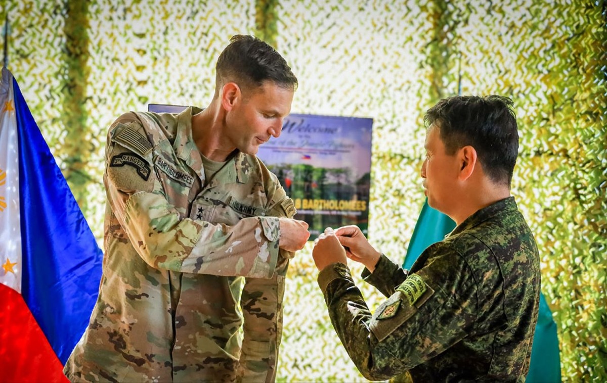 US Army Hawaii General Visits 2ID at Camp Capinpin in Rizal
