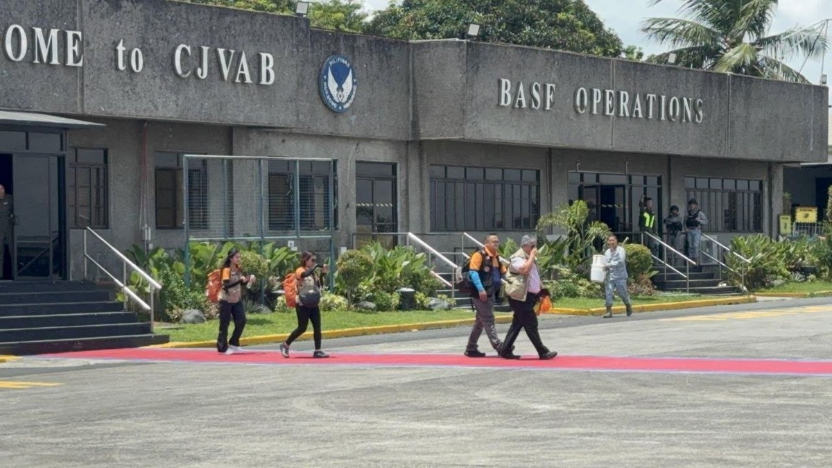 Philippine Air Force Mobilizes Helicopters, Transport Planes After Mindanao M7.8 Quake