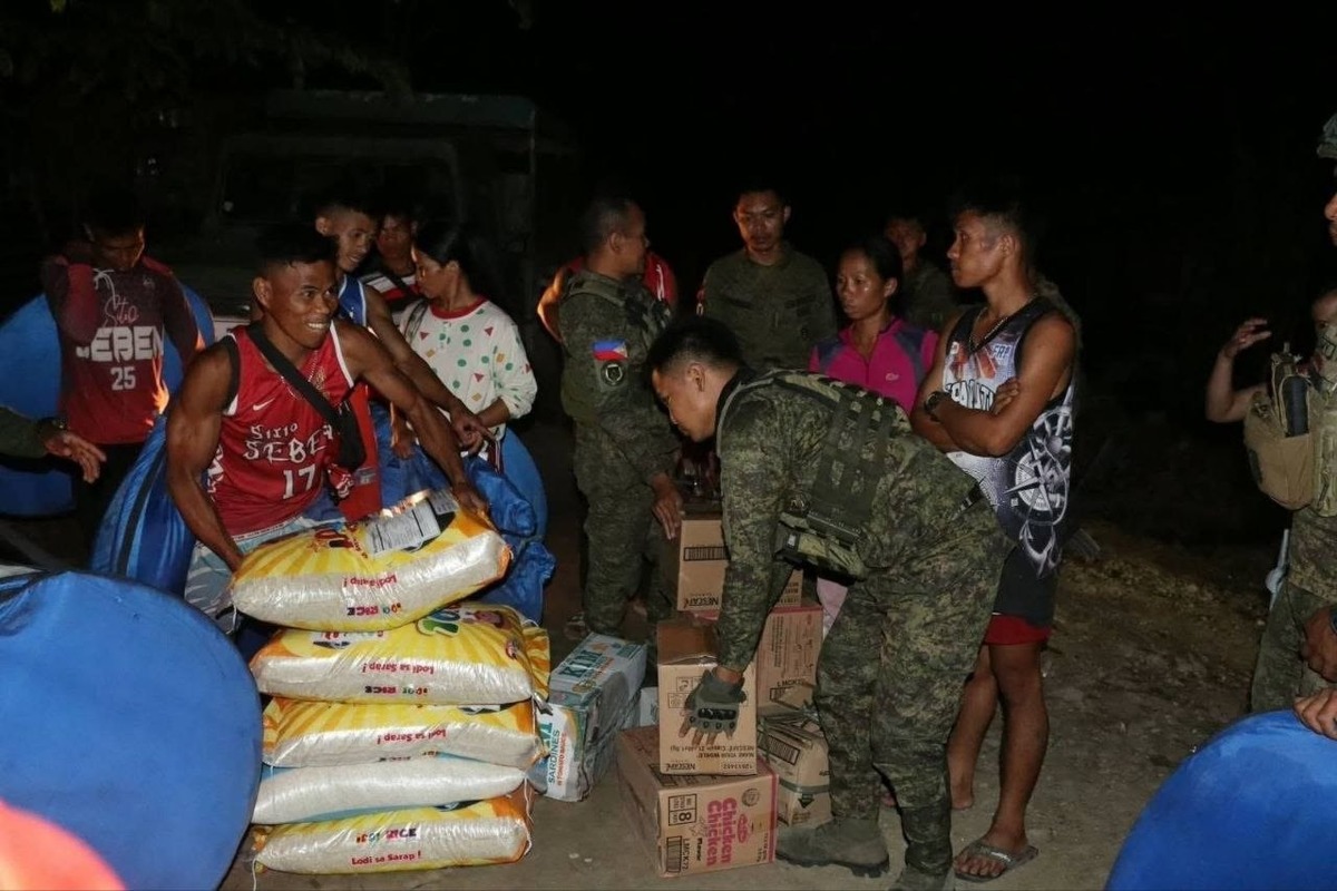 Philippine Army Brings Water, Rescue Aid to Mindanao Quake Zones