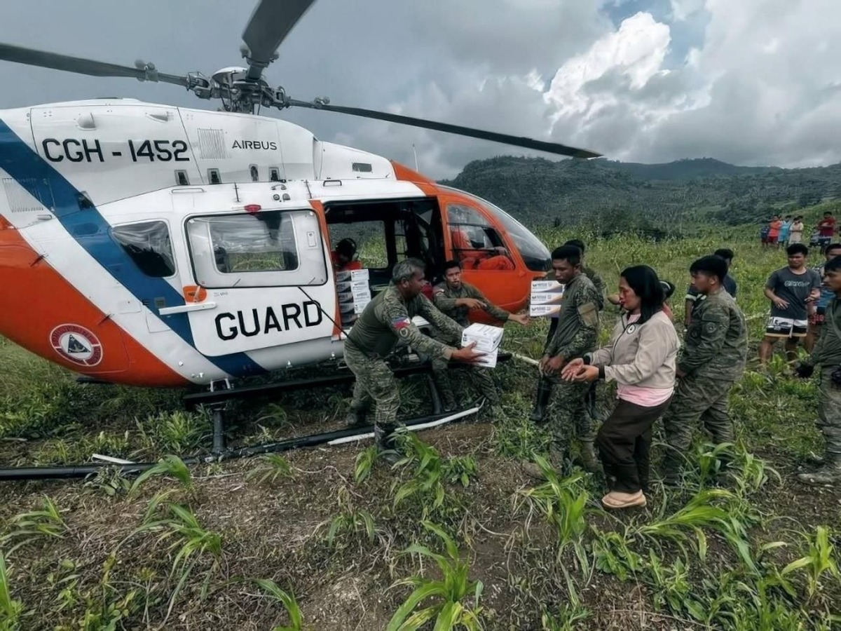 Military Forces Deliver Aid, Clean Water to Quake-Stricken Mindanao Towns