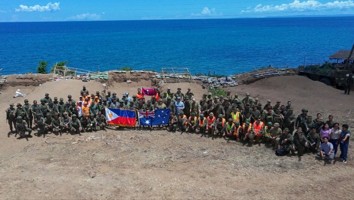 PH-Australia Forces Simulate Coastal Battle in Camarines Sur