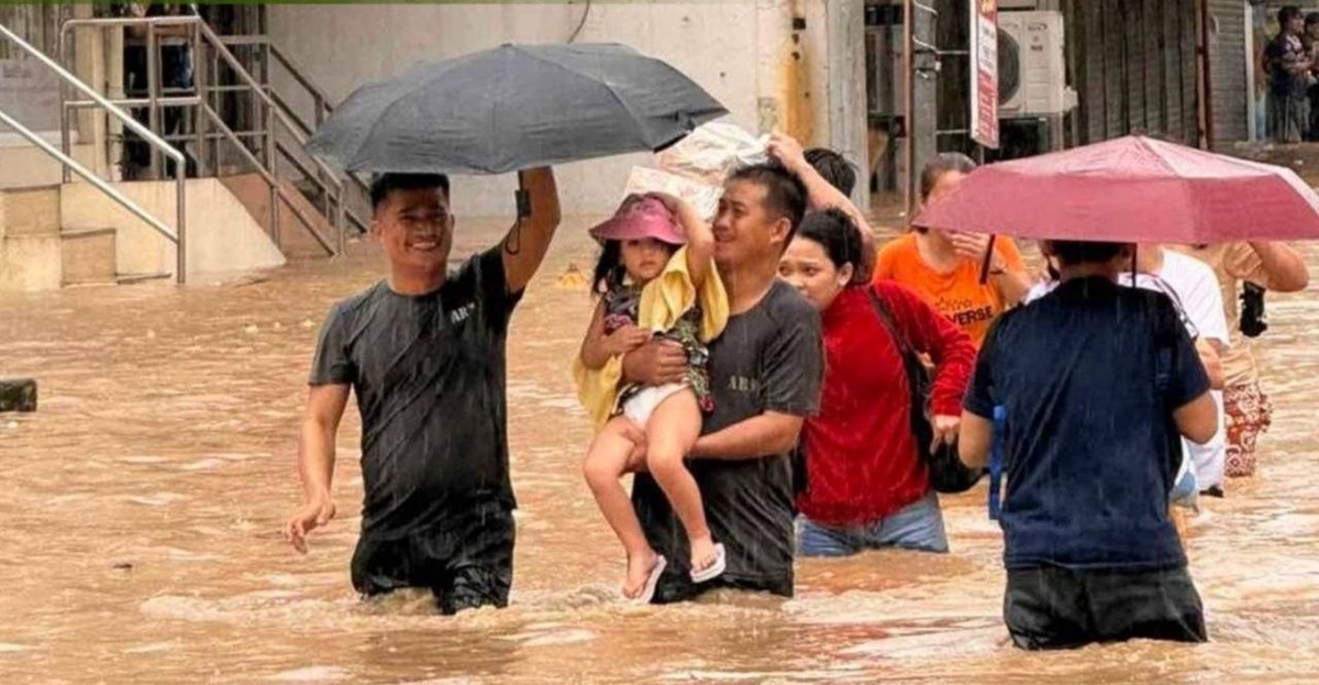 Philippine Army Mobilizes Forces Amid Widespread Luzon Flooding