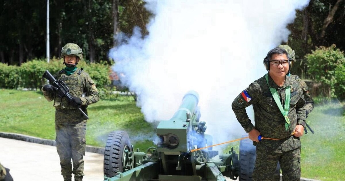 PA Chief Gumiran Reviews Combat Units at Fort Magsaysay